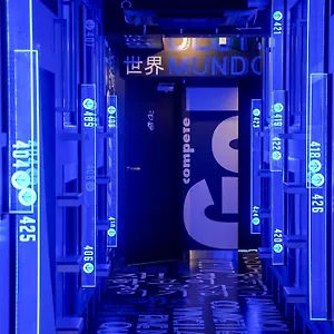 Esports E-zone 電脳空間 Hostal Osaka